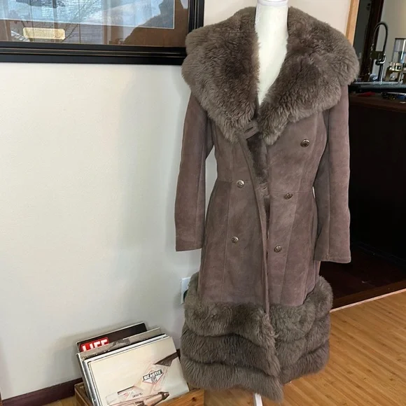 Beautiful Vintage Mauve Shearling Coat with Fur Trim - Picture 1 of 7